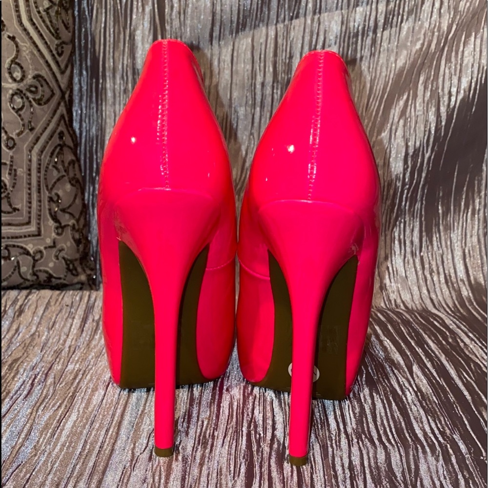 high heels - Picture 3 of 5